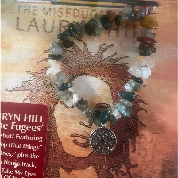 Green crystal like rock tree charm bracelet - Picture 2 of 8